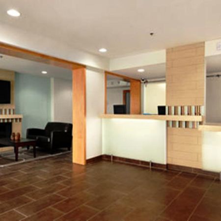 Hotel Baymont By Wyndham Reno Interno foto