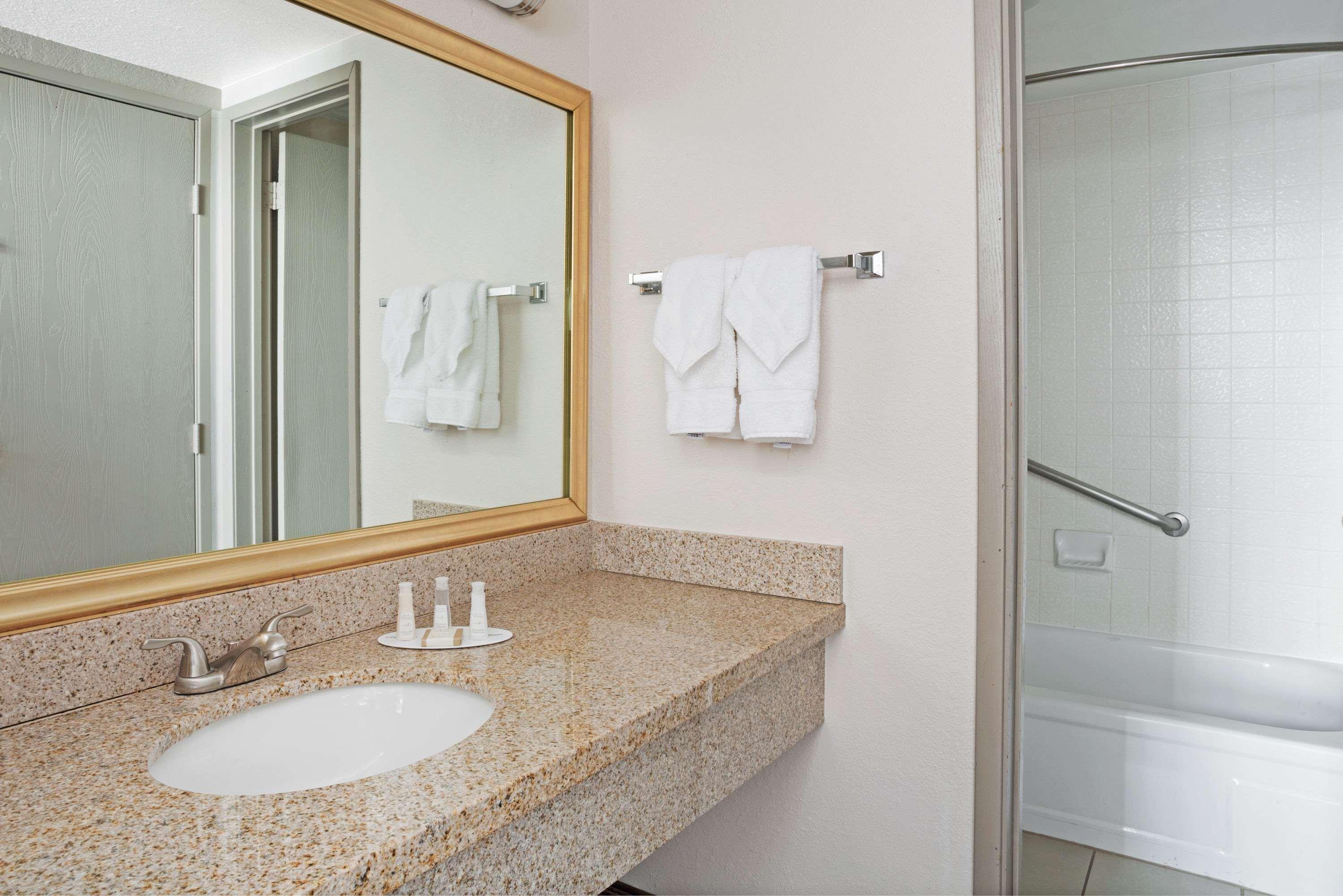 Hotel Baymont By Wyndham Reno Esterno foto