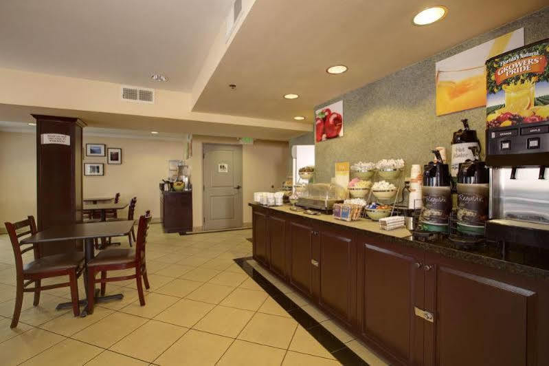 Hotel Baymont By Wyndham Reno Esterno foto